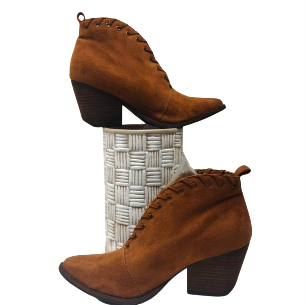 Coconuts By Matisse Alabama Suede Brown Boots size 8 Like New Brown Suede Bootie